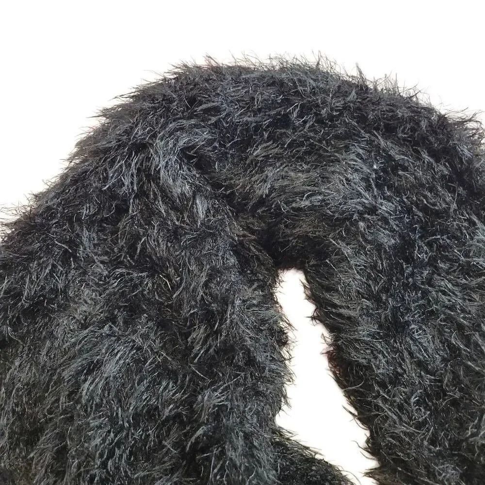 Fuzzy black scarf - Picture 2 of 3